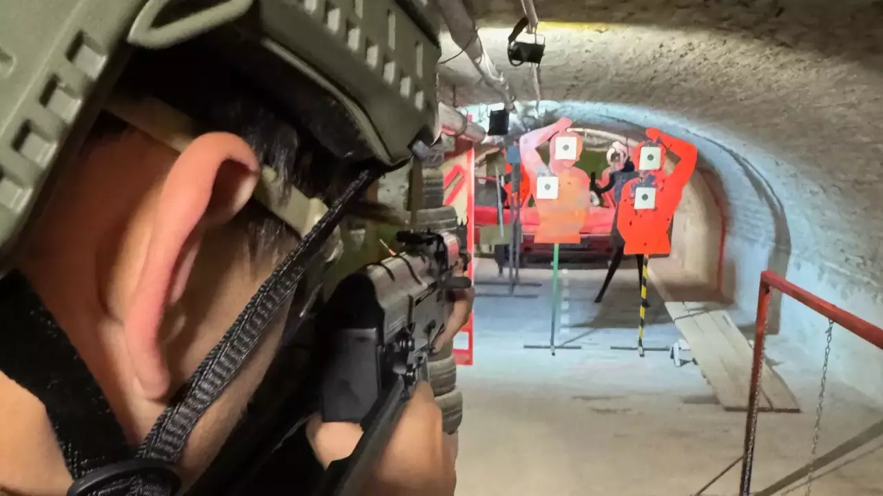 Airsoft harc egymás ellen taktikai labirintusban Cegléden fő kép
