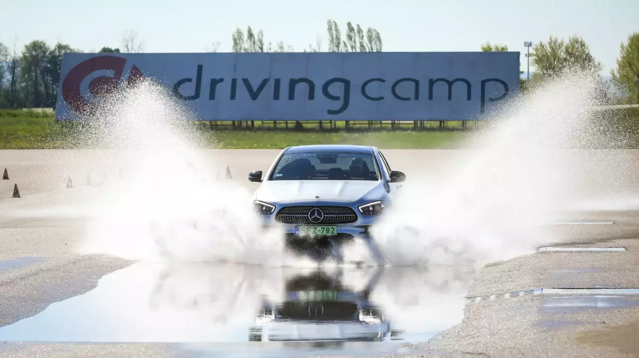 Vezetéstechnikai Alap Tréning Zsámbékon a Drivingcampen Saját Autóval fő kép