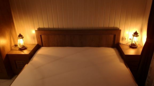 Erdőszéli kuckóban, tóparton kettesben Cserkeszőlőn 2 éjszaka 5