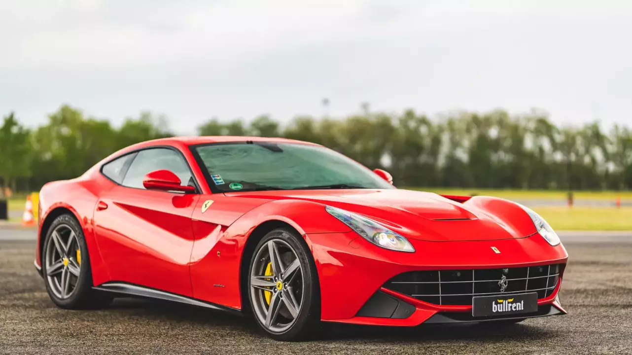 Ferrari F12 Berlinetta élményvezetés Ausztriában Párndorf mellett fő kép