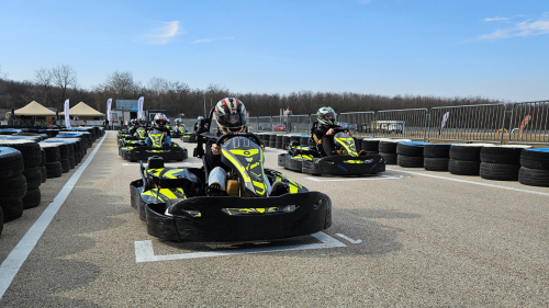 Gokartozás a Hungaroring gokartpályáján/ 3 futamos menetre 6