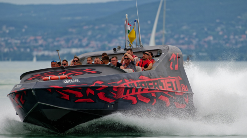 HyperJet Adrenalin élményhajózás Balatonon 880 Le-ős motorcsónakkal 1