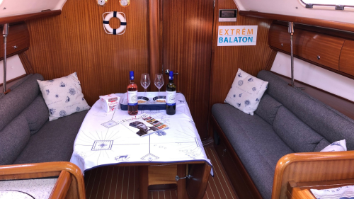 Lánybúcsú hajón a Balaton közepén 3