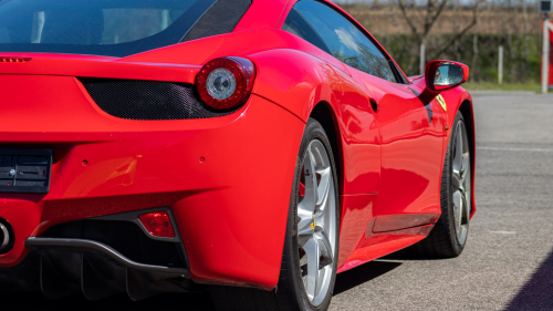 Ferrari 458 élményvezetés az M-Ringen – hétköznap/hétvégén 9