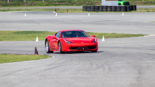 Ferrari 458 élményvezetés az M-Ringen – hétköznap/hétvégén 13