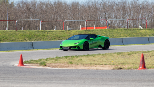 Lamborghini Huracán élményvezetés az M-Ringen – hétköznap/hétvégén 22