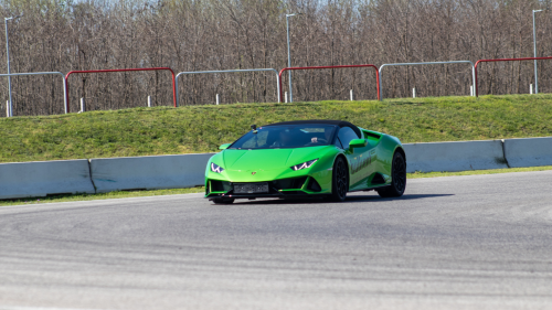Lamborghini Huracán élményvezetés az M-Ringen – hétköznap/hétvégén 23