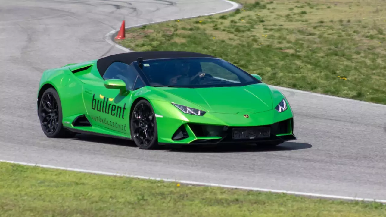 Lamborghini Huracán élményvezetés az M-Ringen – hétköznap/hétvégén fő kép