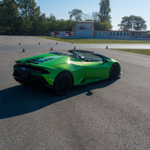 Lamborghini Huracán élményvezetés az M-Ringen – hétköznap/hétvégén 3
