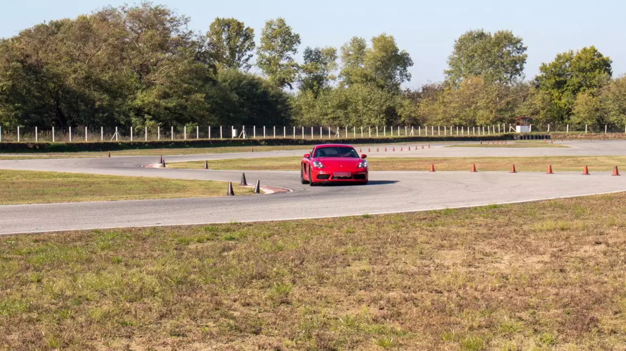 Porsche Cayman élményvezetés az M-Ringen – hétköznap/hétvégén fő kép