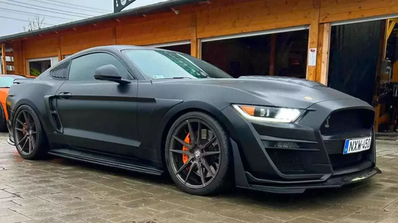 Ford Mustang Shelby (Black Edition) élményvezetés vagy bérlés Polgárdi környékén fő kép