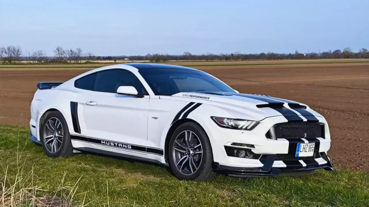Ford Mustang V6 élményvezetés vagy bérlés Polgárdi környékén fő kép