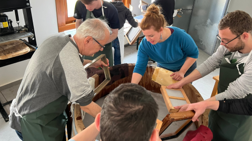 Kézműves papírkészítő workshop Etyeken – Készítsetek egyedi füzetet és papírt! 8