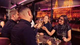 Vacsora és fények a Dunán – Egy varázslatos esti hajókirándulás Budapest szívében