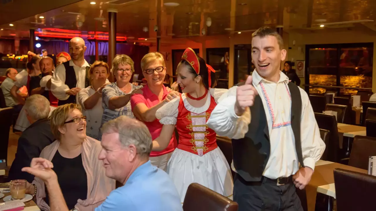 Kettesben egy Vacsorahajón a Dunán Operett és Folklór Műsorral fő kép