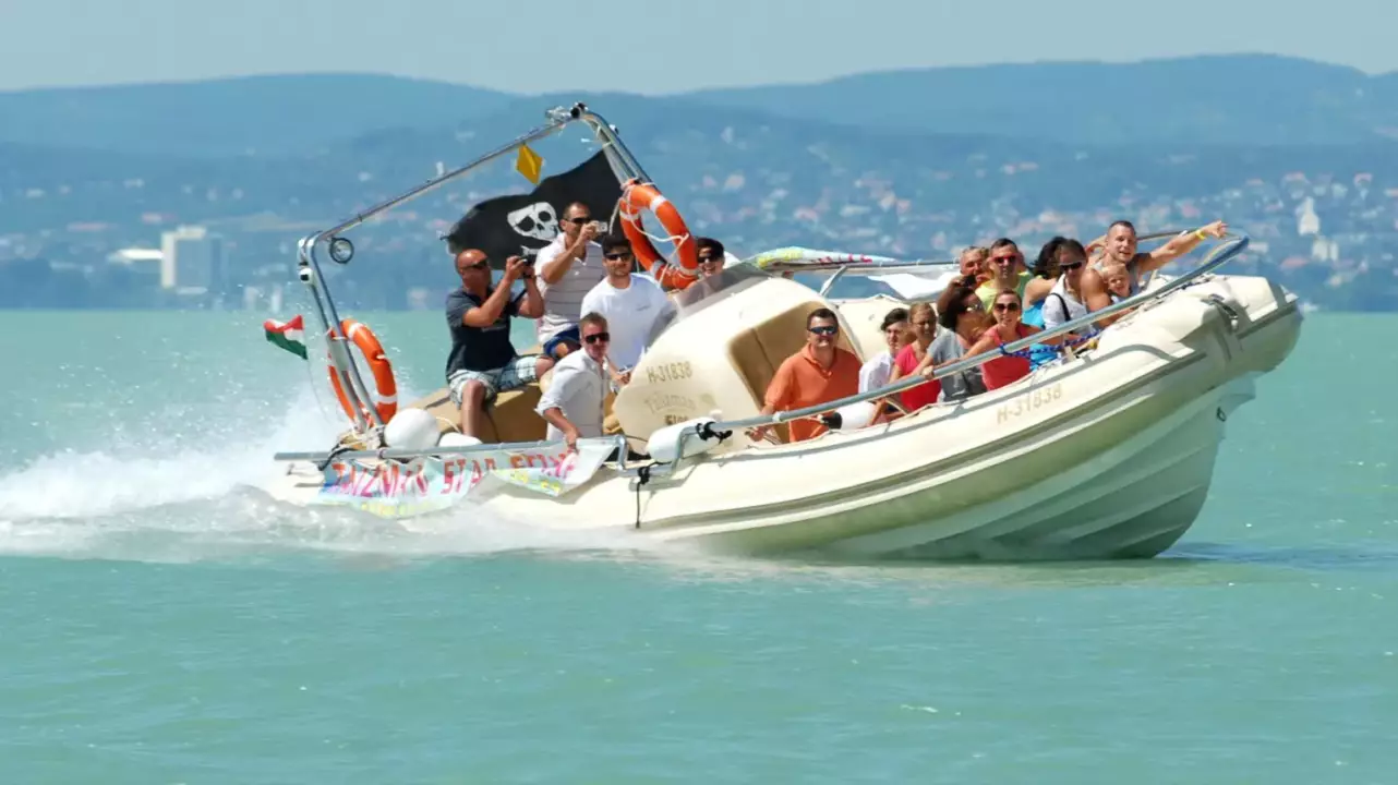 Adrenalin túra a Balatonon - 320 lóerős motorcsónakkal fő kép