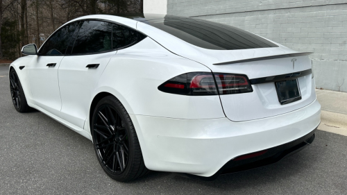 Tesla Model S Plaid utcai élményvezetés 2