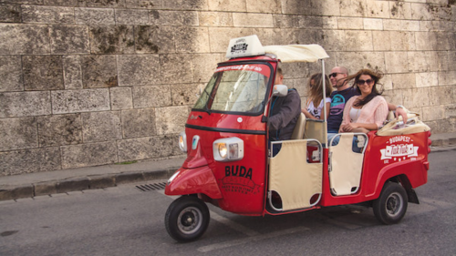 Zwack Unicum Ház látogatás városnéző TukTuk túrával Budapesten – Koccints a városra! 4