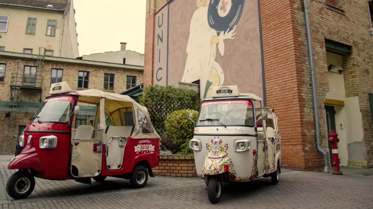 Zwack Unicum Ház látogatás városnéző TukTuk túrával Budapesten – Koccints a városra! fő kép