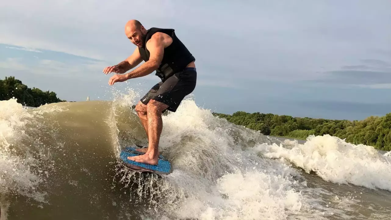 Igazi surfélmény vízmániásoknak a Dunán fő kép